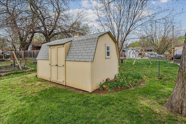 9823 W 9th St N, Wichita, KS 67212