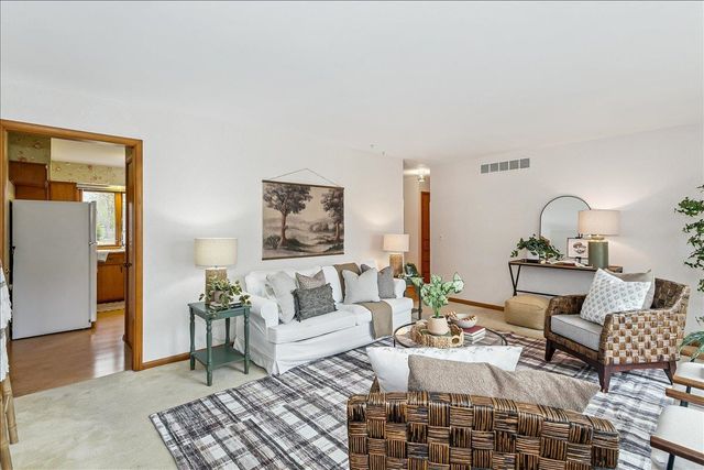 9823 W 9th St N, Wichita, KS 67212