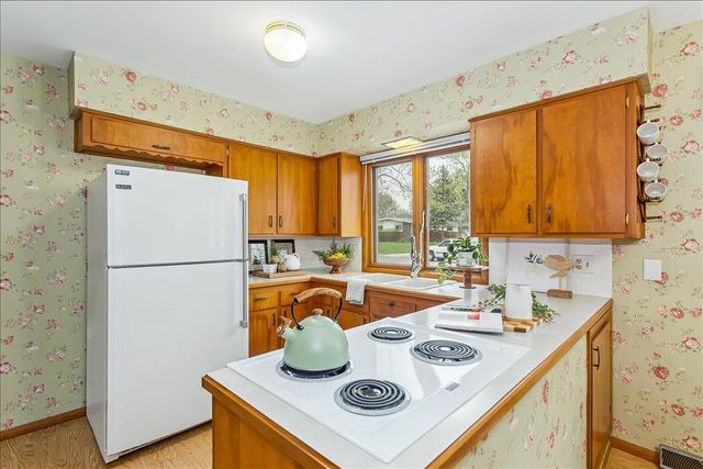 9823 W 9th St N, Wichita, KS 67212