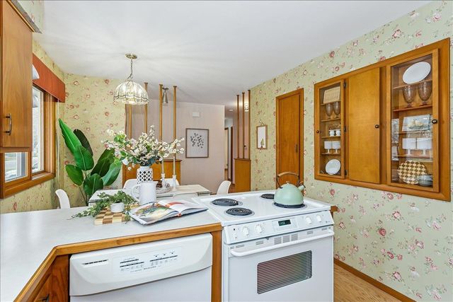 9823 W 9th St N, Wichita, KS 67212