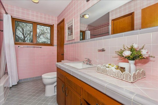 9823 W 9th St N, Wichita, KS 67212