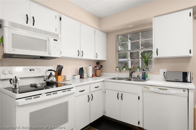 25 Forest Hill Court, Avon Park, FL 33825