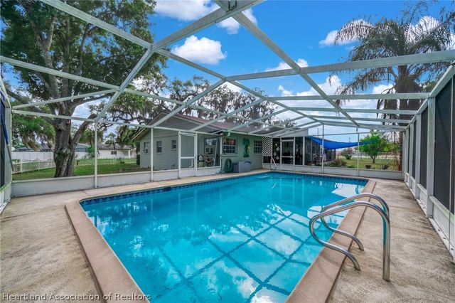 25 Forest Hill Court, Avon Park, FL 33825