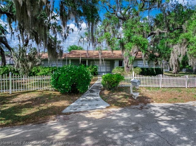 25 Forest Hill Court, Avon Park, FL 33825