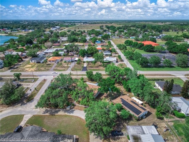 25 Forest Hill Court, Avon Park, FL 33825