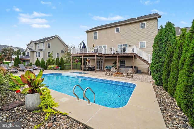 5997 CAMDEN DR, Harrisburg, PA 17112