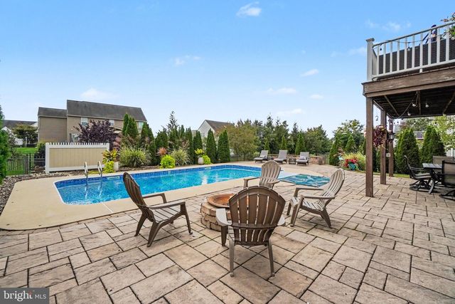 5997 CAMDEN DR, Harrisburg, PA 17112