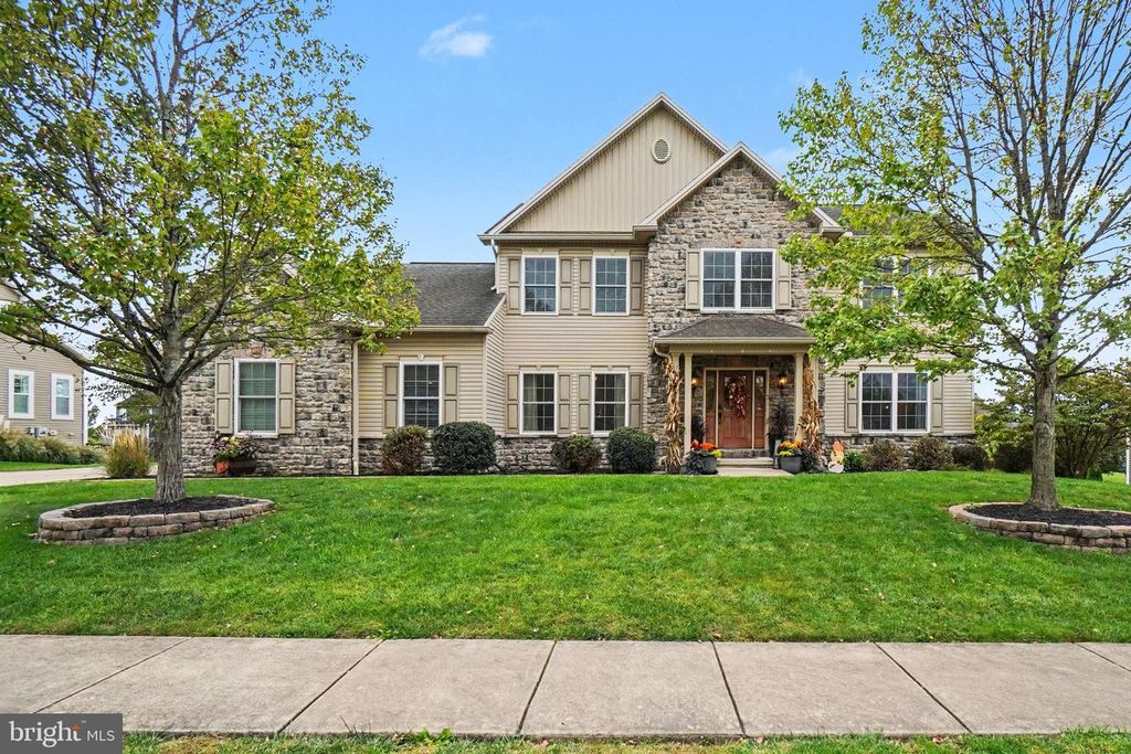 5997 CAMDEN DR, Harrisburg, PA 17112