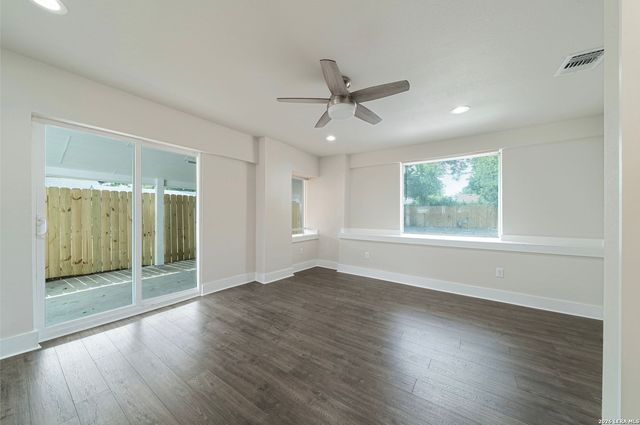 1627 W MARIPOSA DR, San Antonio, TX 78201