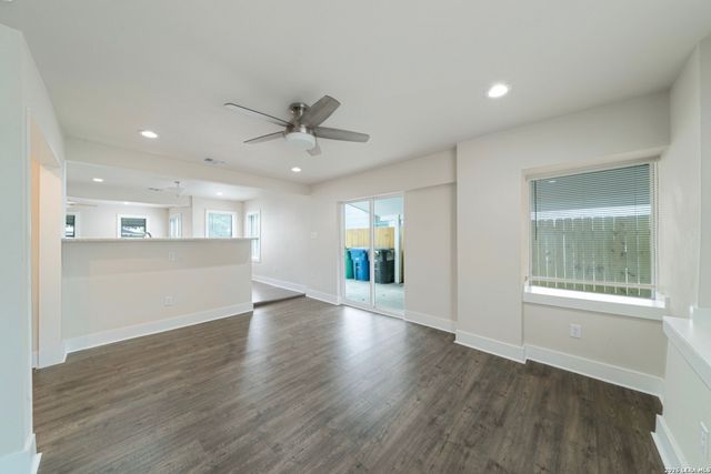 1627 W MARIPOSA DR, San Antonio, TX 78201
