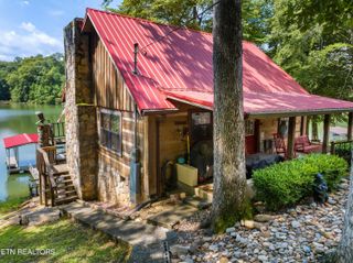 1055 Dean Circle, Dandridge, TN 37725