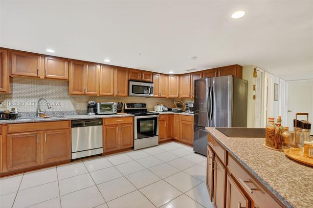15672 SW 91st Ln, Miami, FL 33196