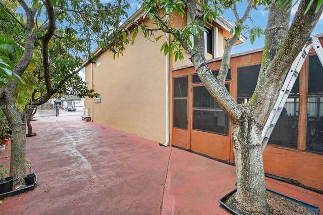 15672 SW 91st Ln, Miami, FL 33196