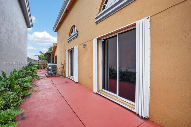 15672 SW 91st Ln, Miami, FL 33196