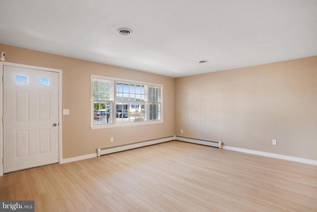 9 NORWAY RD, Toms River, NJ 08757