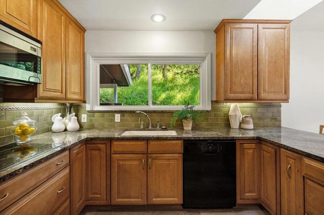 2085 Edgewood Road, Redwood City, CA 94062