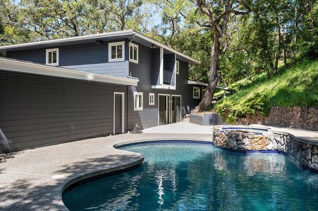2085 Edgewood Road, Redwood City, CA 94062