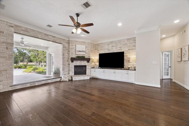 2904 Bridle Path Lane, Friendswood, TX 77546