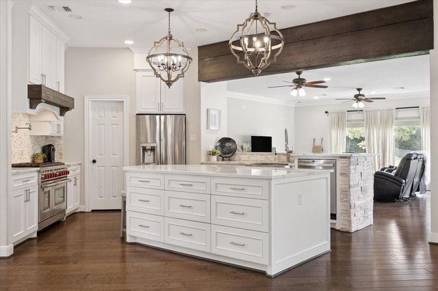 2904 Bridle Path Lane, Friendswood, TX 77546