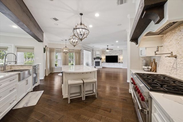 2904 Bridle Path Lane, Friendswood, TX 77546