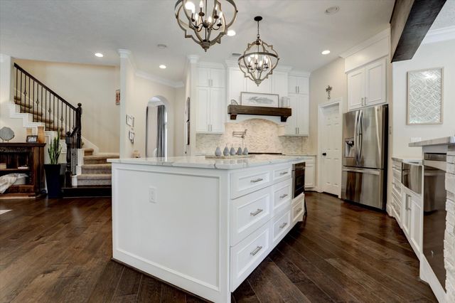 2904 Bridle Path Lane, Friendswood, TX 77546