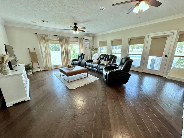 2904 Bridle Path Lane, Friendswood, TX 77546