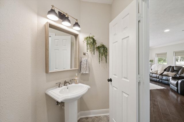 2904 Bridle Path Lane, Friendswood, TX 77546