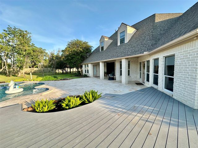 2904 Bridle Path Lane, Friendswood, TX 77546