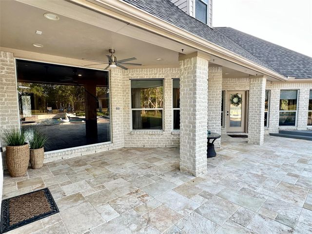 2904 Bridle Path Lane, Friendswood, TX 77546