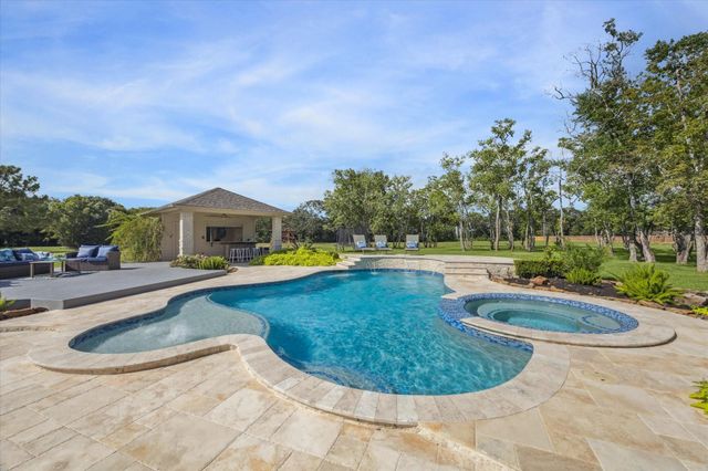 2904 Bridle Path Lane, Friendswood, TX 77546