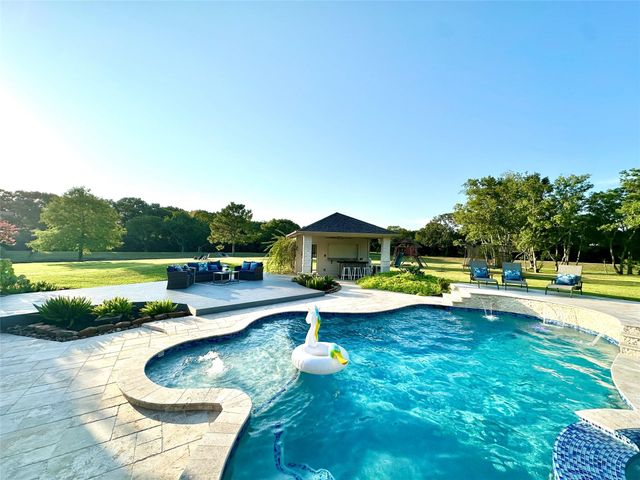 2904 Bridle Path Lane, Friendswood, TX 77546