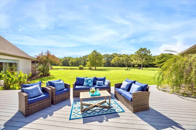 2904 Bridle Path Lane, Friendswood, TX 77546