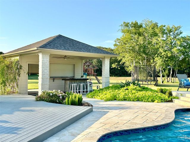 2904 Bridle Path Lane, Friendswood, TX 77546