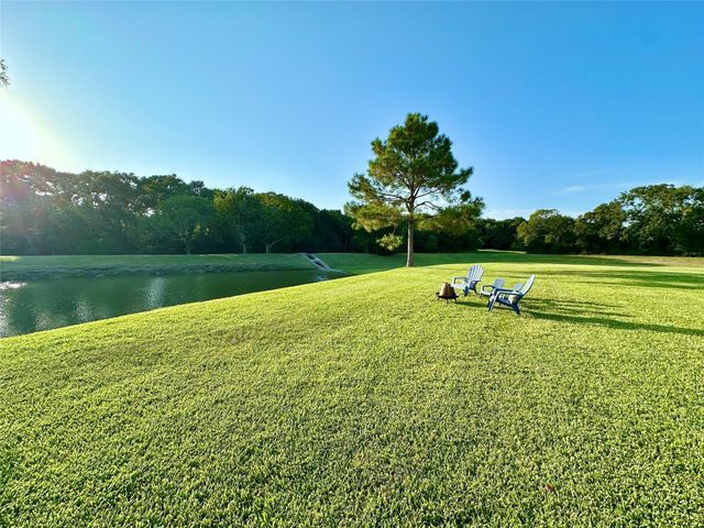 2904 Bridle Path Lane, Friendswood, TX 77546