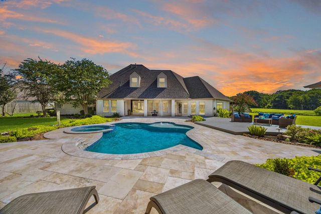 2904 Bridle Path Lane, Friendswood, TX 77546