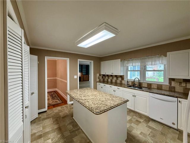 118 Avondale Drive, Lexington, NC 27295