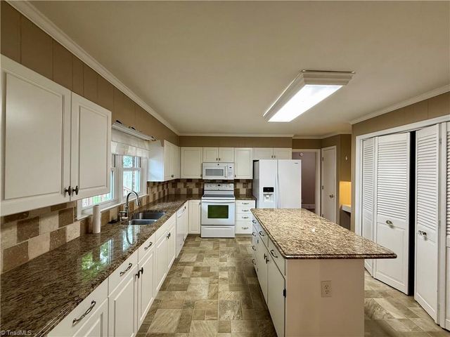 118 Avondale Drive, Lexington, NC 27295