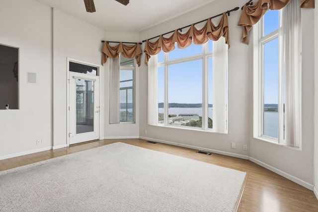 131 Split Rock Drive, Hollister, MO 65672