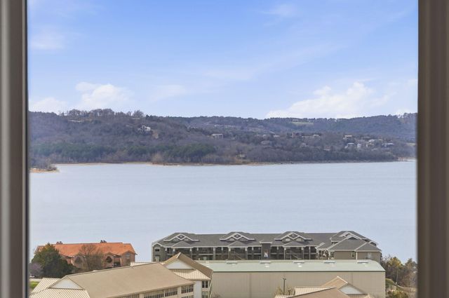 131 Split Rock Drive, Hollister, MO 65672