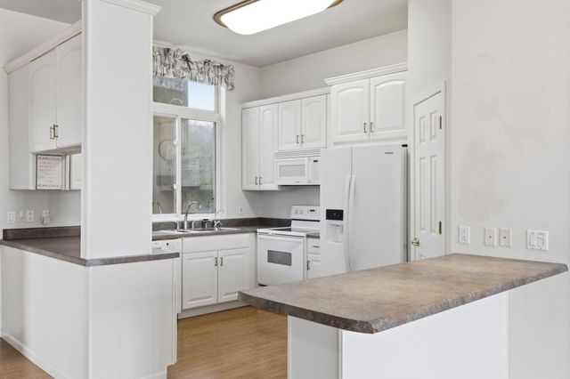 131 Split Rock Drive, Hollister, MO 65672