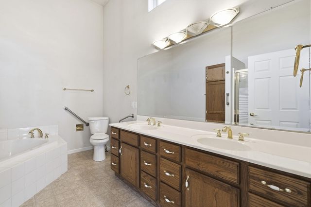 131 Split Rock Drive, Hollister, MO 65672