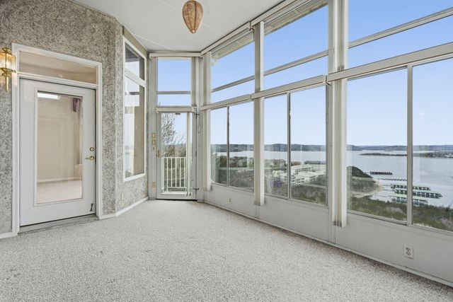 131 Split Rock Drive, Hollister, MO 65672