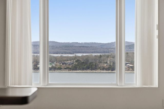 131 Split Rock Drive, Hollister, MO 65672