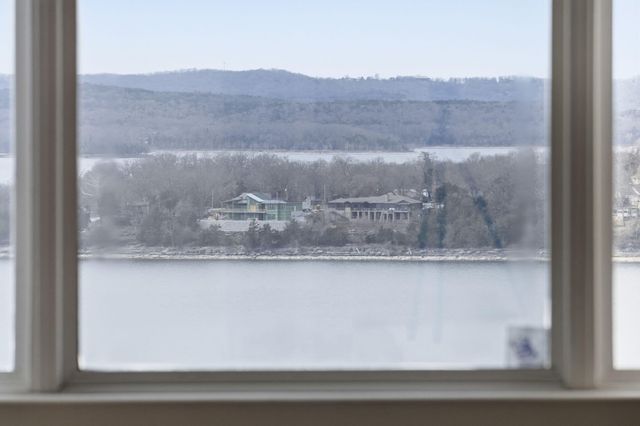 131 Split Rock Drive, Hollister, MO 65672