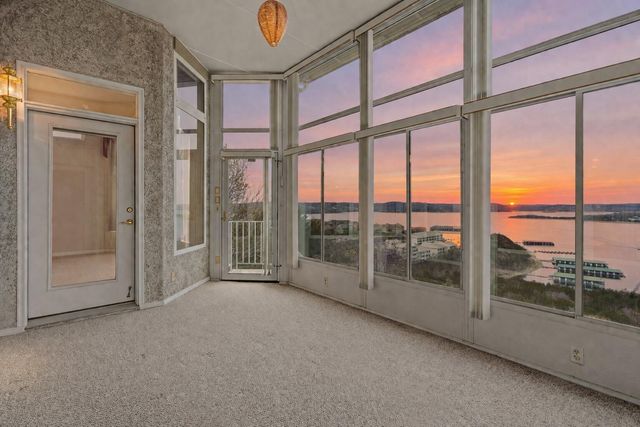 131 Split Rock Drive, Hollister, MO 65672