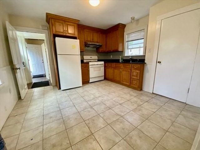42 Henshaw St 1, Newton, MA 02465