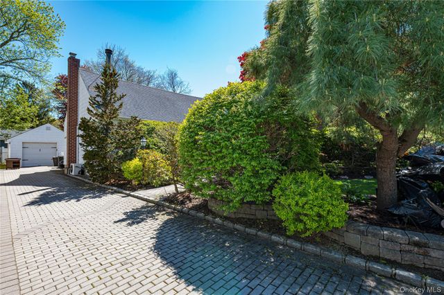 24 Kellogg Place, Huntington Station, NY 11746