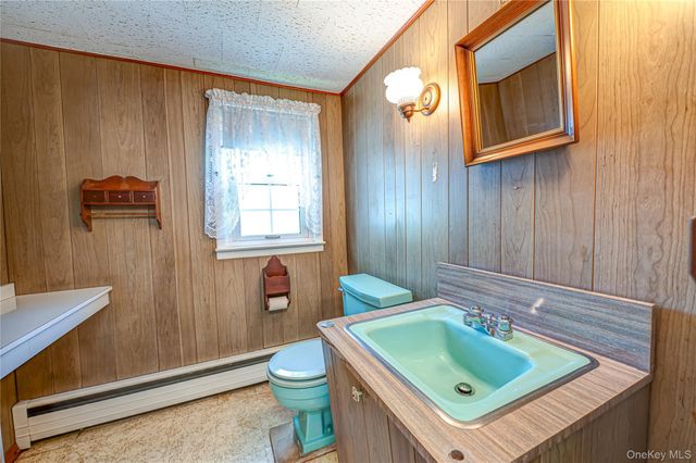 24 Kellogg Place, Huntington Station, NY 11746