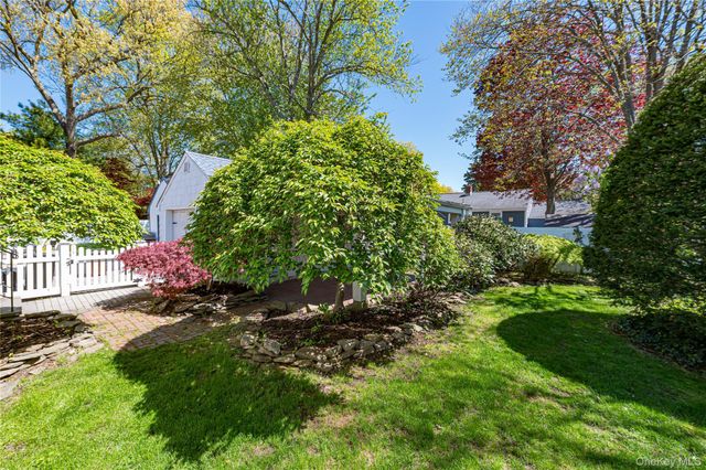 24 Kellogg Place, Huntington Station, NY 11746