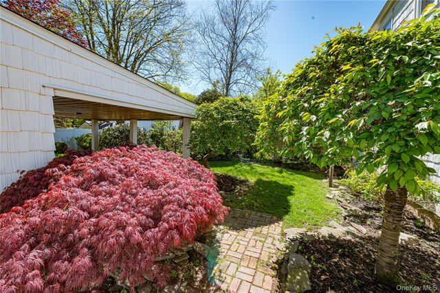 24 Kellogg Place, Huntington Station, NY 11746